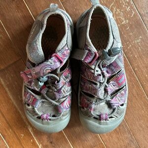 Kids keen Sandals Size 13 (Used)